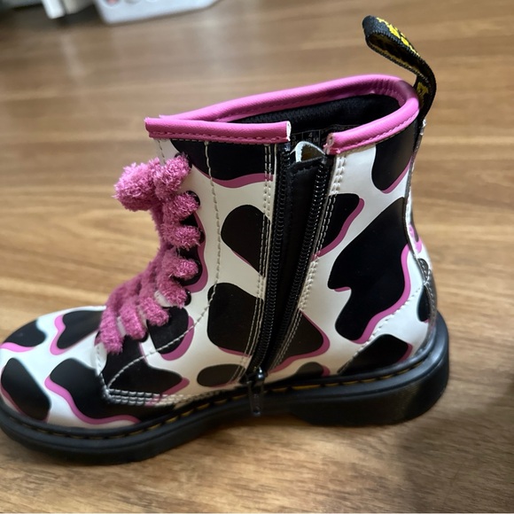 Dr. Martens 1460 youth size 4 cow print patent lamper leather boots - Picture 5 of 6